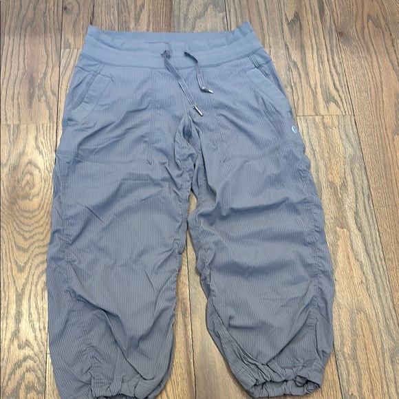 Lululemon Cropped Jogger Pants - Picture 1 of 2